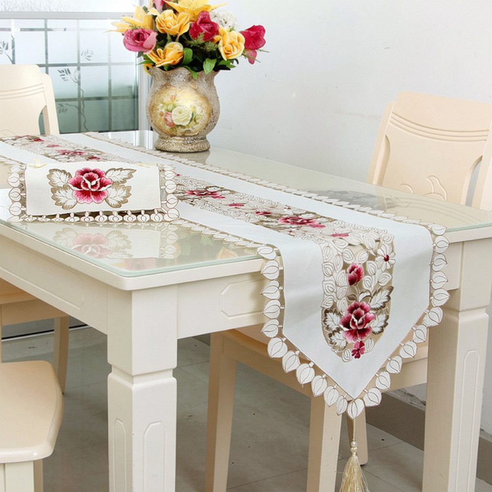 Elegancka, haftowana, kwiatowa – Table Runner recenzja i cena